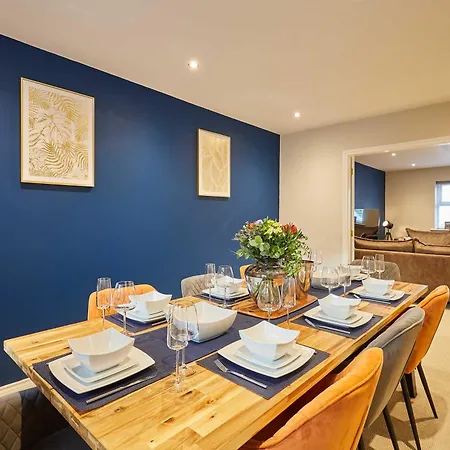 Host And - River Hill House *