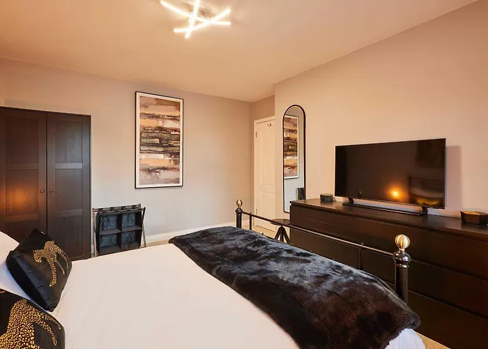 Host And - River Hill House